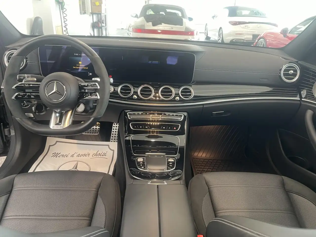 Mercedes-Benz E-Class снимка Mercedes-Benz E-Class
