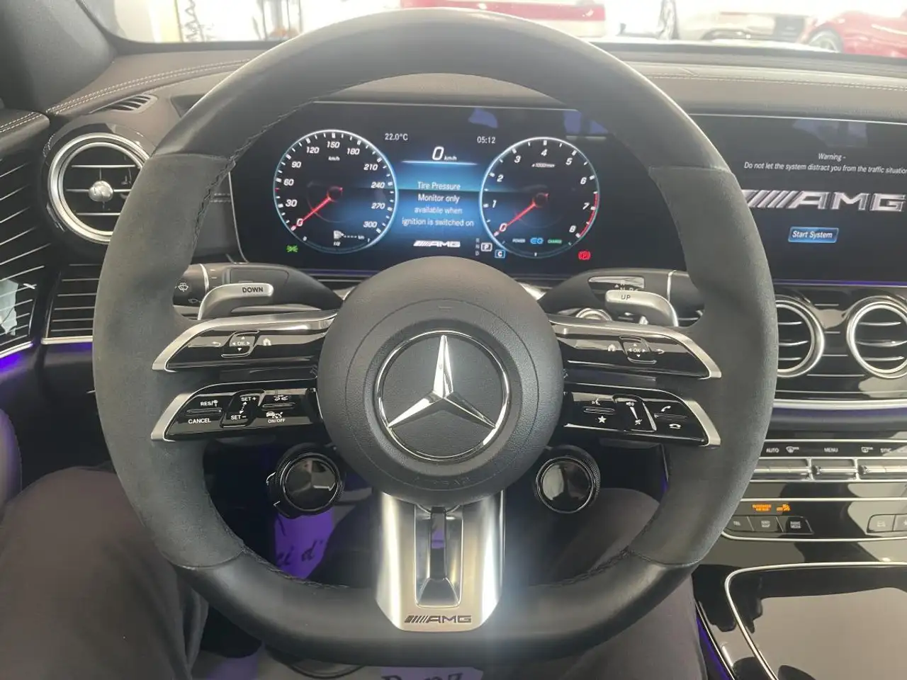 Mercedes-Benz E-Class снимка Mercedes-Benz E-Class