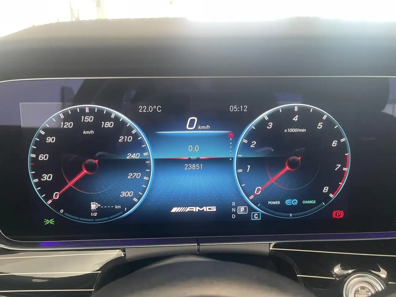 Mercedes-Benz E-Class снимка Mercedes-Benz E-Class
