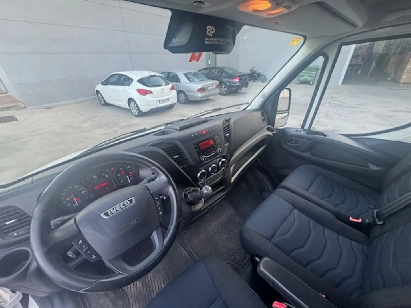 Iveco Daily Furgón 35S16 V 3520L H2 12.0 156 Blanco - 2