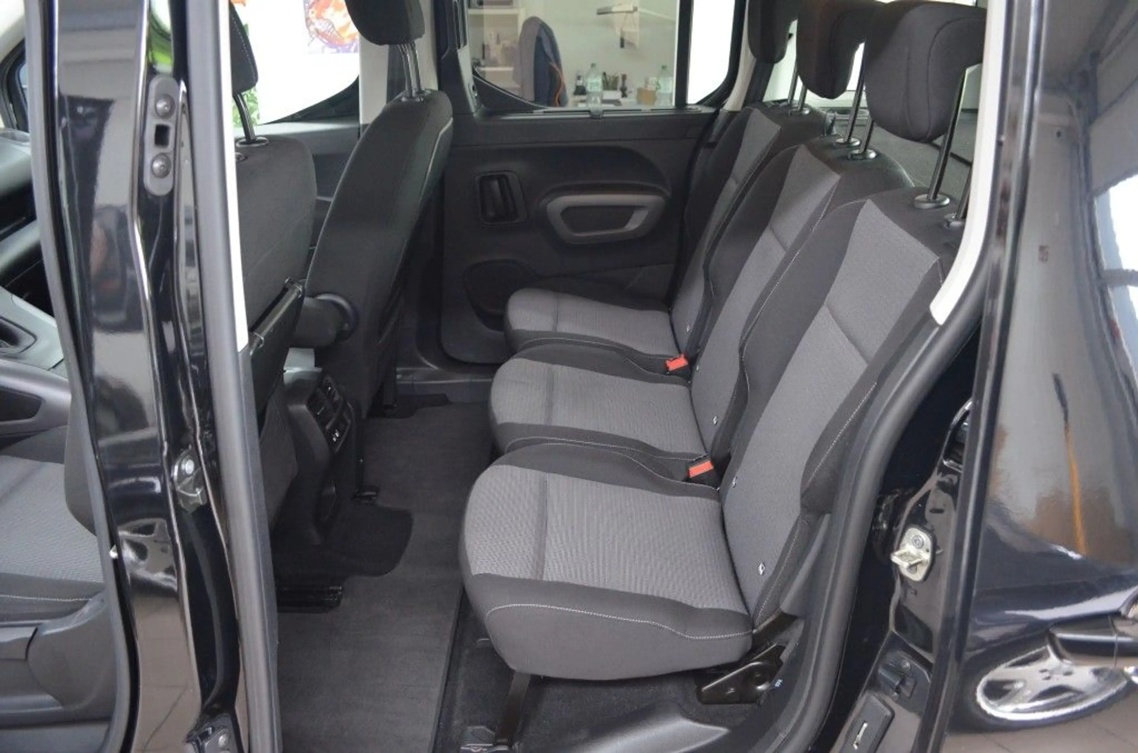 Toyota Proace City Verso 1.2 Turbo L1 Team Deutschland — photo 13
