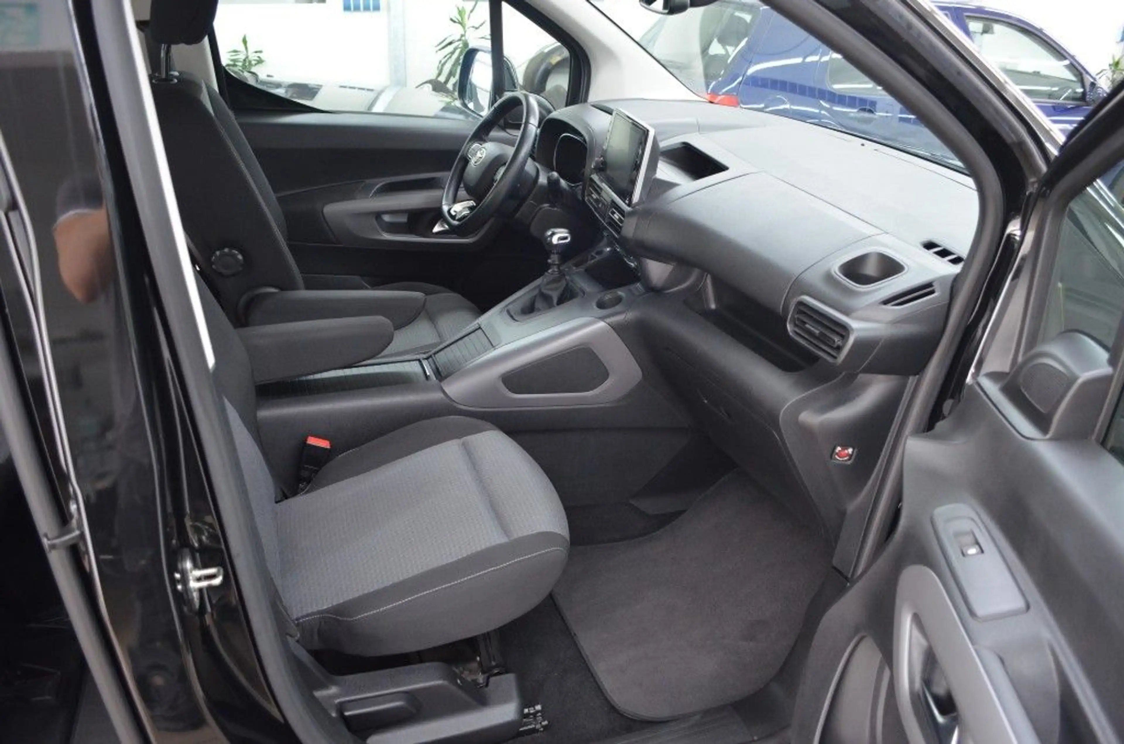 Toyota Proace City Verso 1.2 Turbo L1 Team Deutschland — photo 12