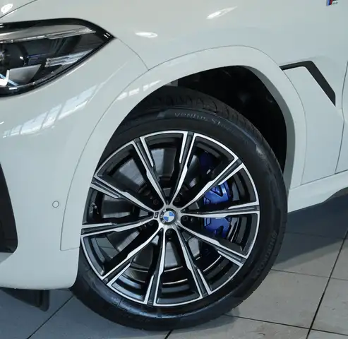 BMW X6 view 2