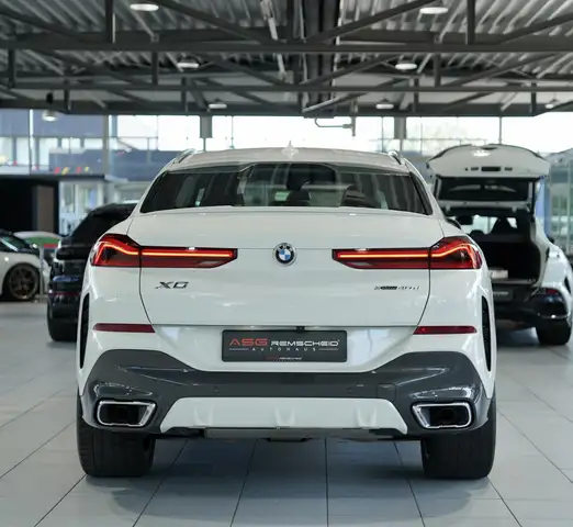 BMW X6 view 9