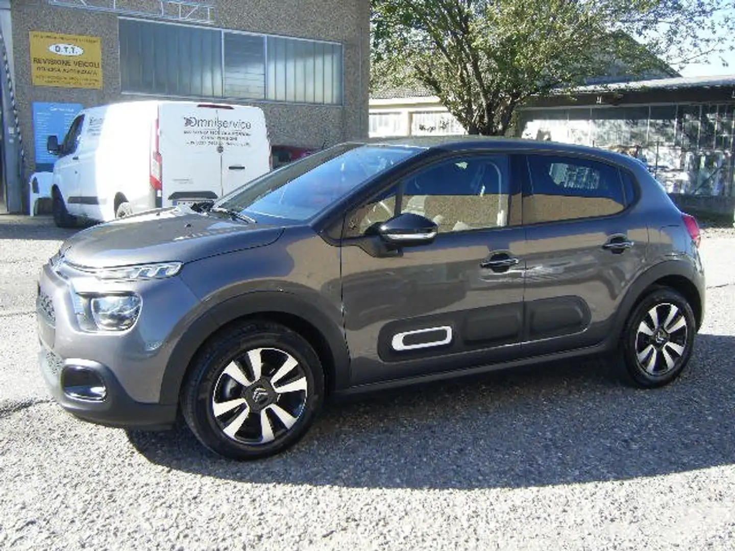 Citroen C3 C3 1.2 puretech Max 110CV Gris - 2