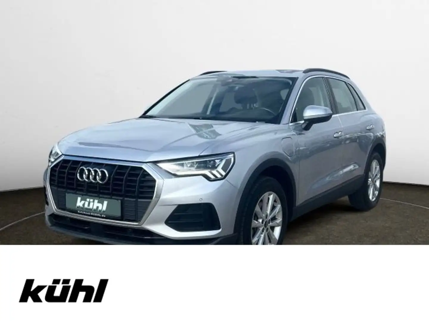 Audi Q3 45 TFSI e S tronic Navi,LM18,LED,PDC,Lenkrad Silber - 1