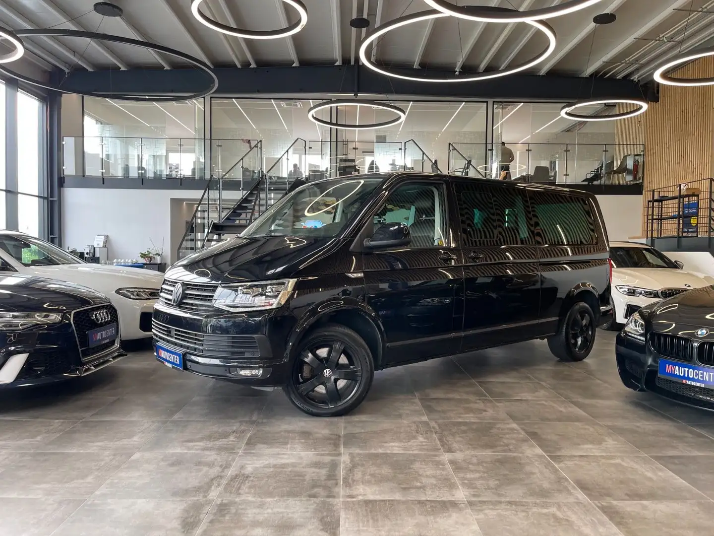 Volkswagen T6 Multivan Lang *ACC*AHK*NAVI*KAM*ELEKT.TÜREN* Negro - 1
