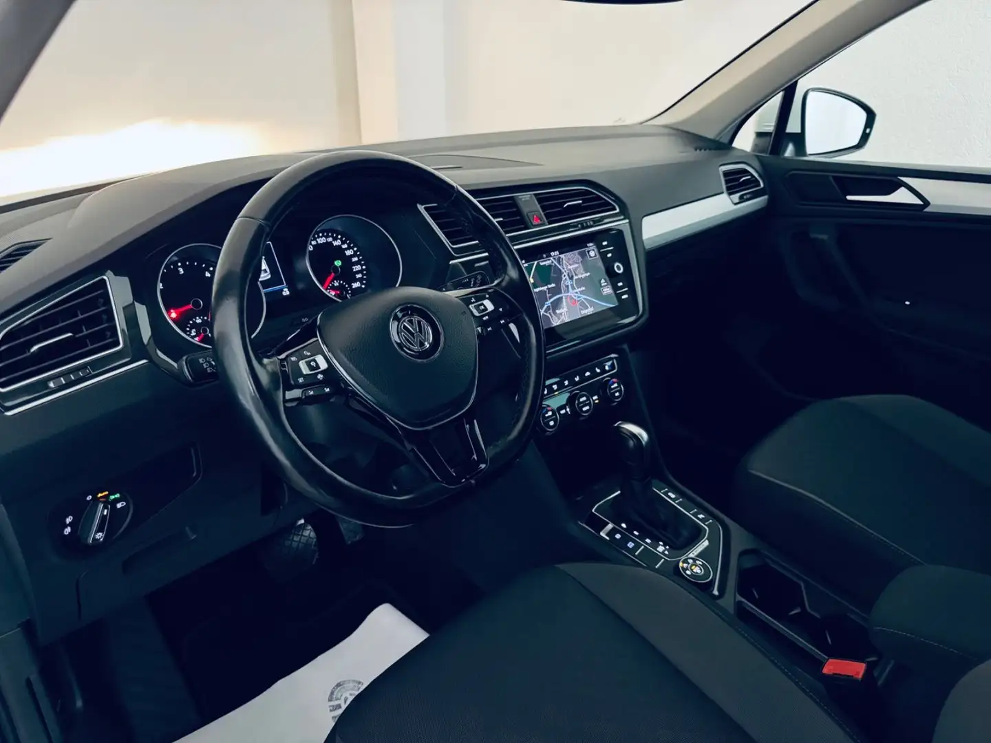 Volkswagen Tiguan Comfort  4Motion * 1.H * NAVI * 8xREIFEN Weiß - 2