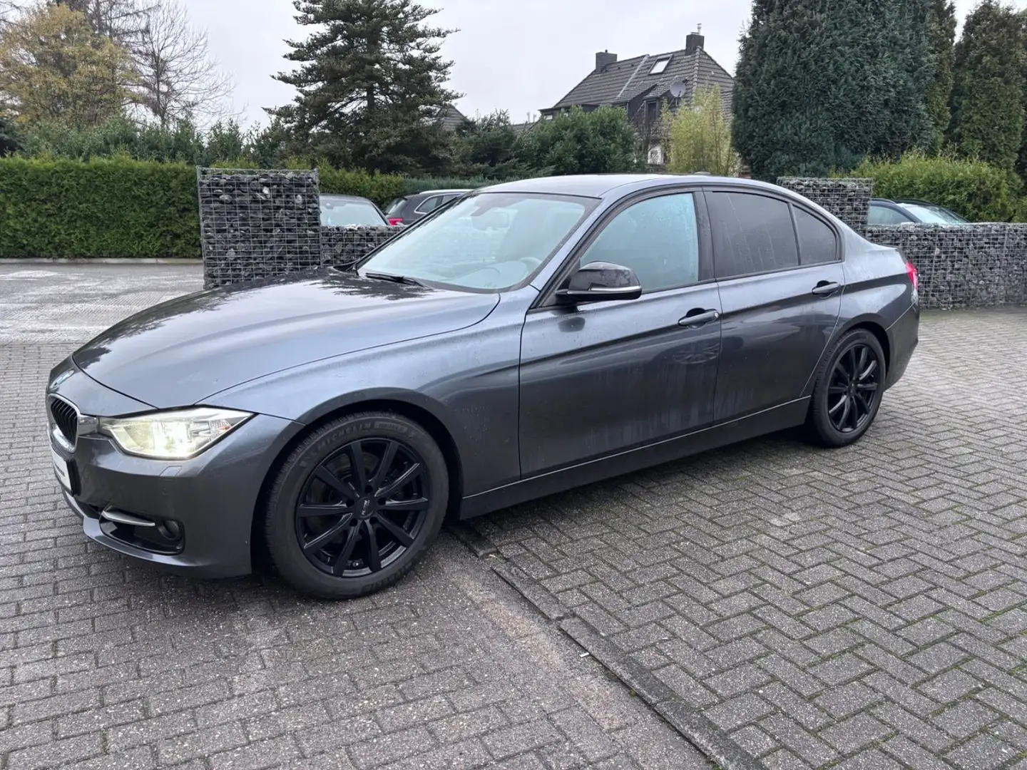 BMW 328 Baureihe 3 Lim. 328 i Sport 1.Hd, Leder,Navi Grau - 1