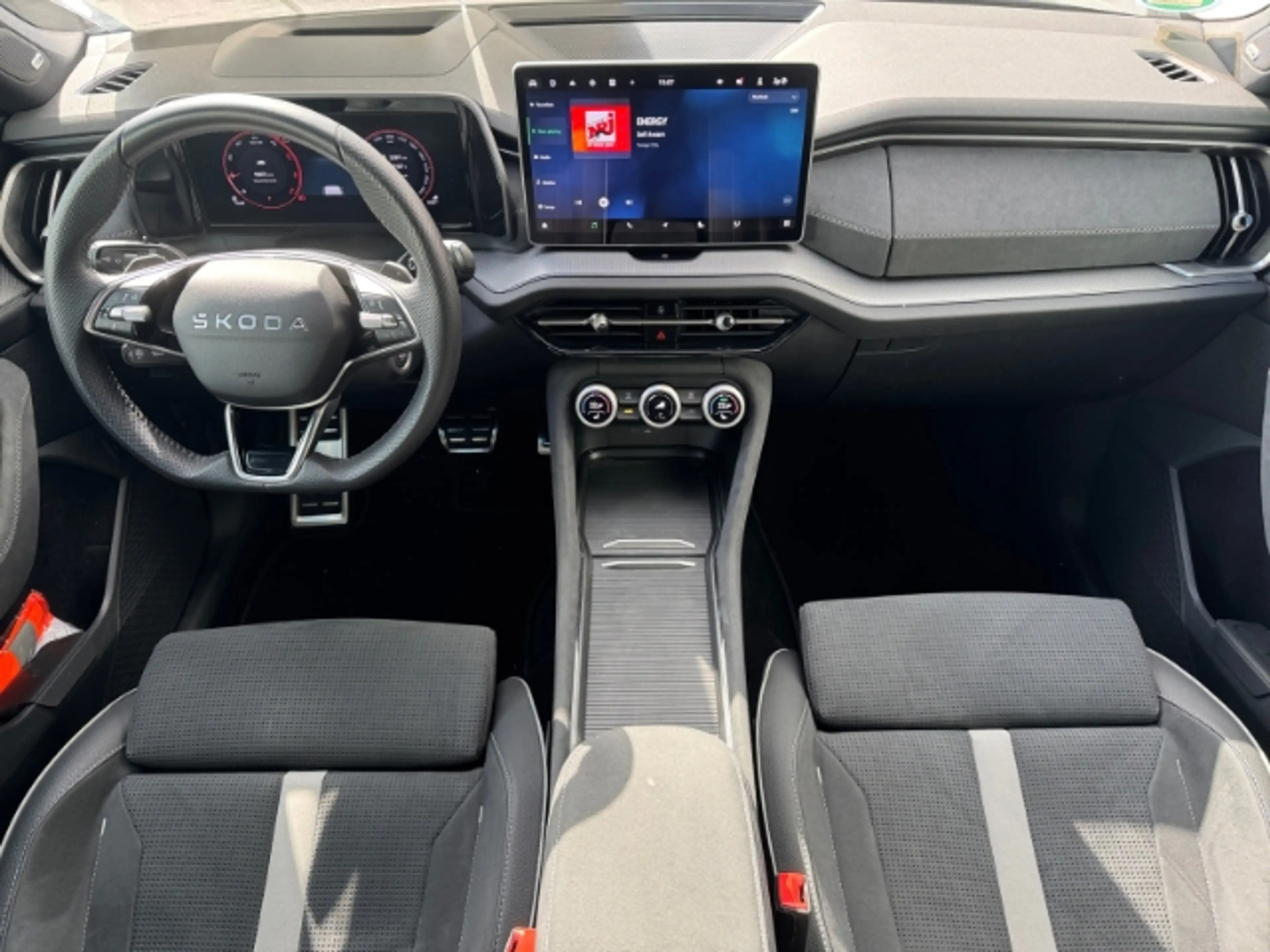 Skoda Kodiaq 2.0 TDI DSG 4x4 Sportline MATRIX NAVI HUD AHK AREA — photo 10