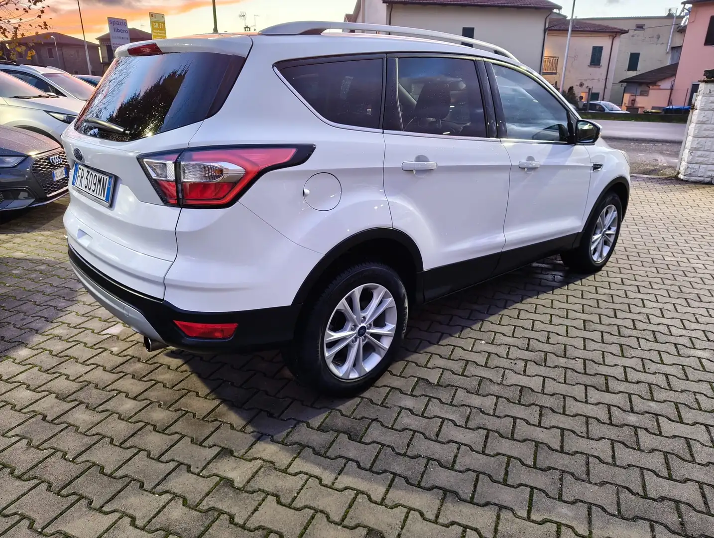 Ford Kuga Kuga II 2017 1.5 tdci Titanium PARI AL NUOVO Bianco - 2
