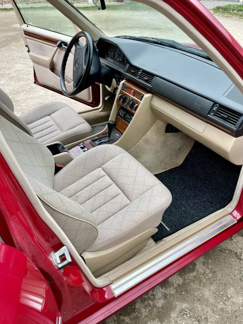 Mercedes-Benz E 200 - 1