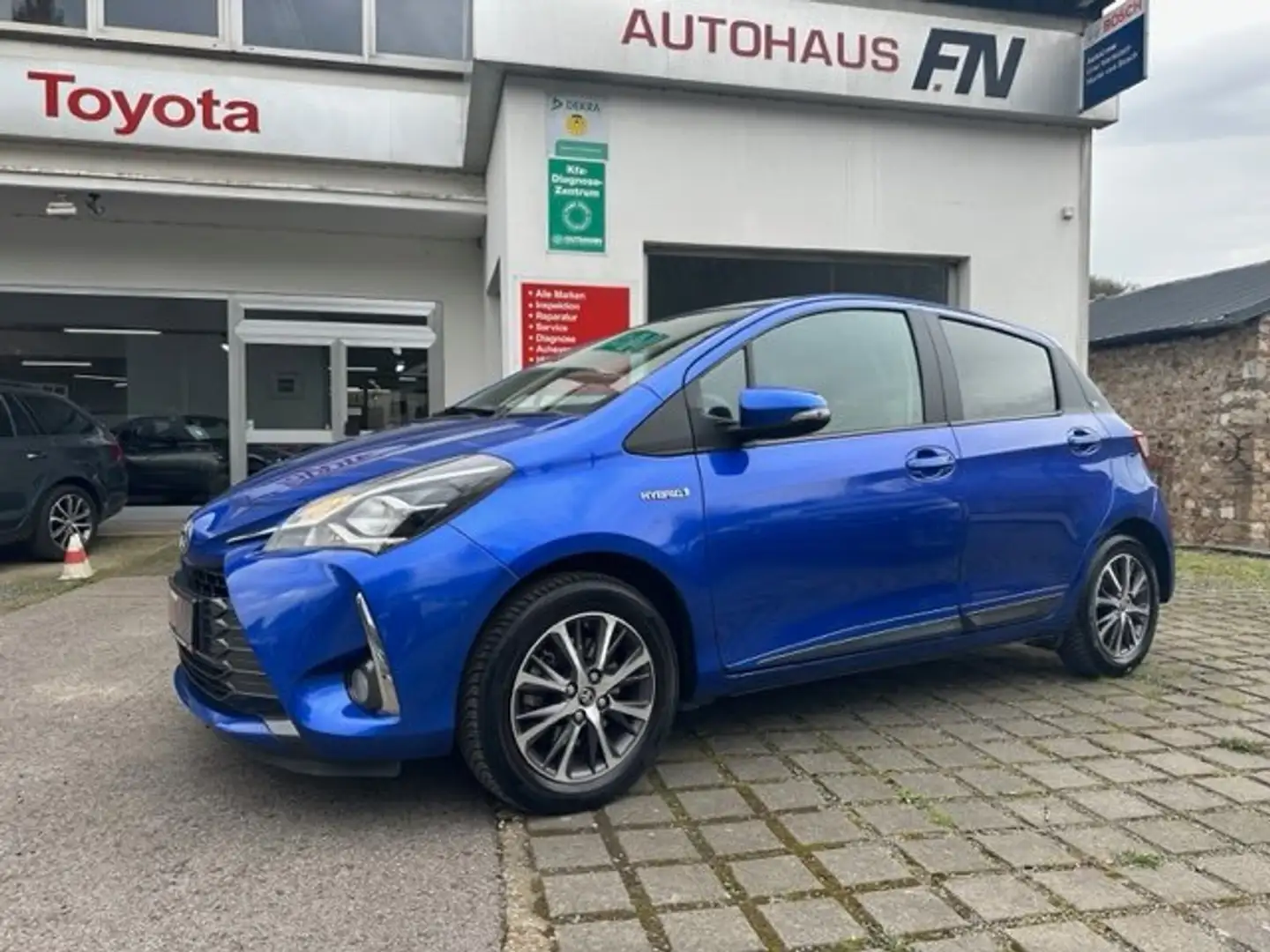 Toyota Yaris Hybrid Y20 Club Navi / SHZ / Kamera / Allwetter Blau - 1