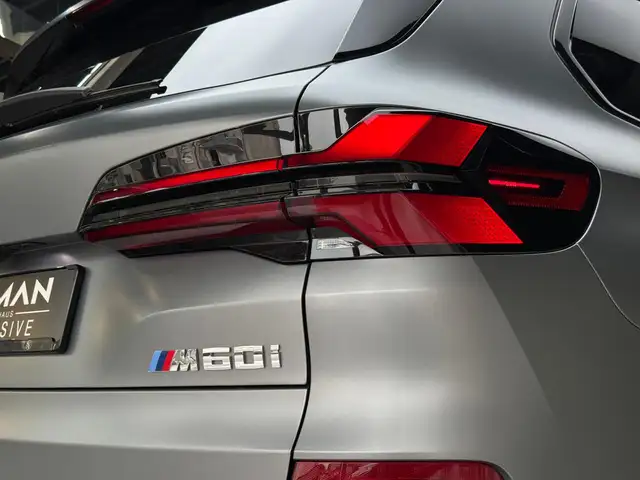 BMW X5 M view 8