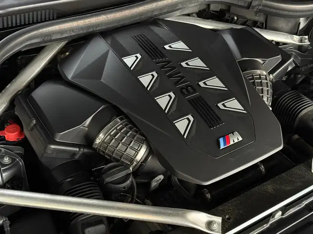 BMW X5 M view 4