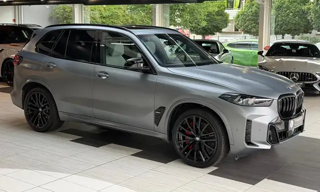 BMW X5 M view 5