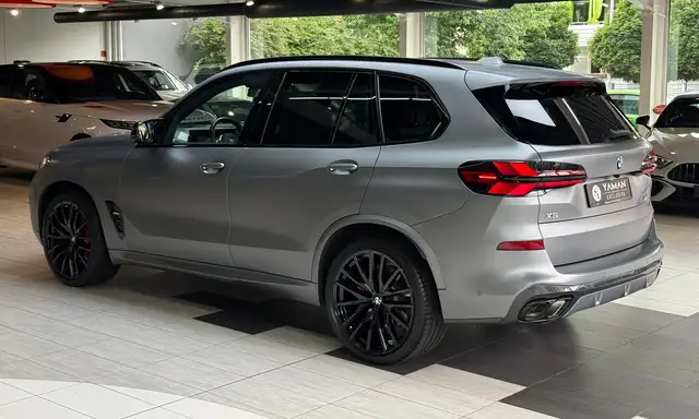 BMW X5 M view 11