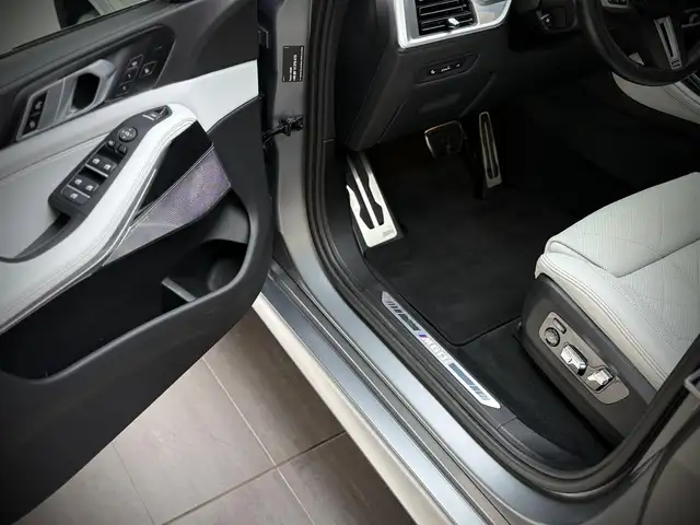 BMW X5 M view 13