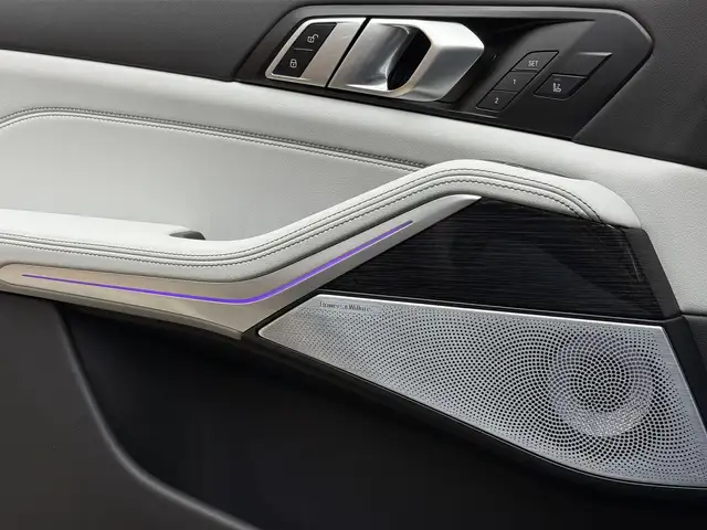 BMW X5 M view 14