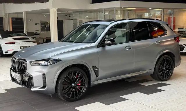 BMW X5 M view 2
