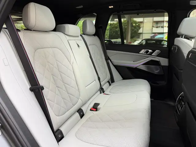 BMW X5 M view 25
