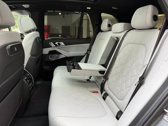 BMW X5 M view 30