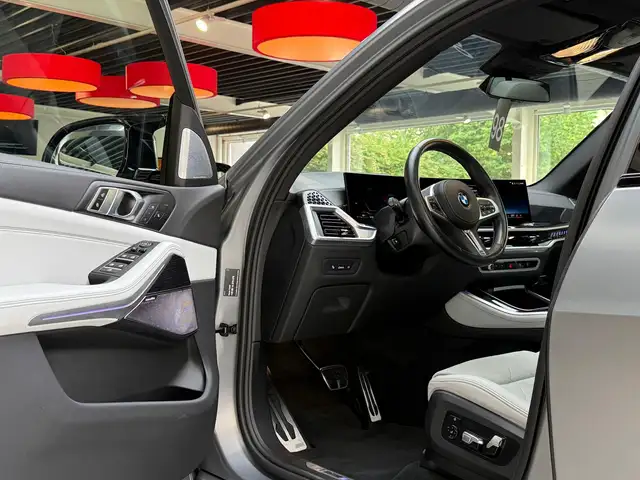 BMW X5 M view 12