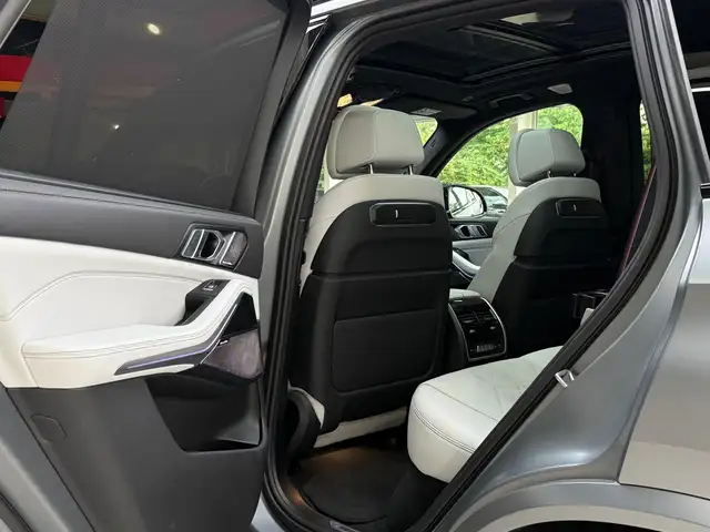 BMW X5 M view 27