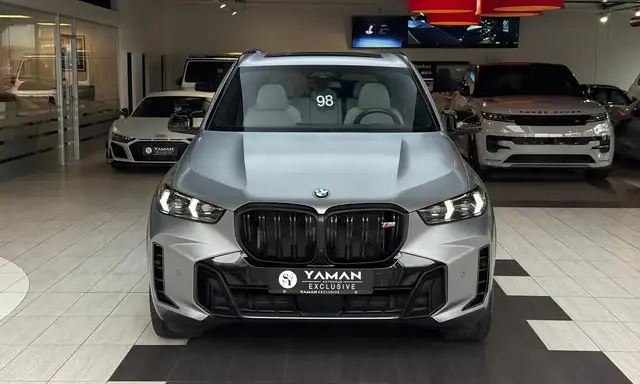 BMW X5 M view 3