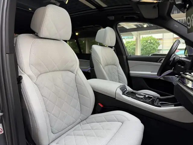 BMW X5 M view 23