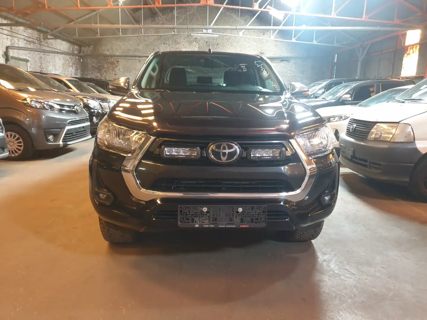 Toyota Hilux 2.8 D-4D 4WD Comfort Zwart - 2