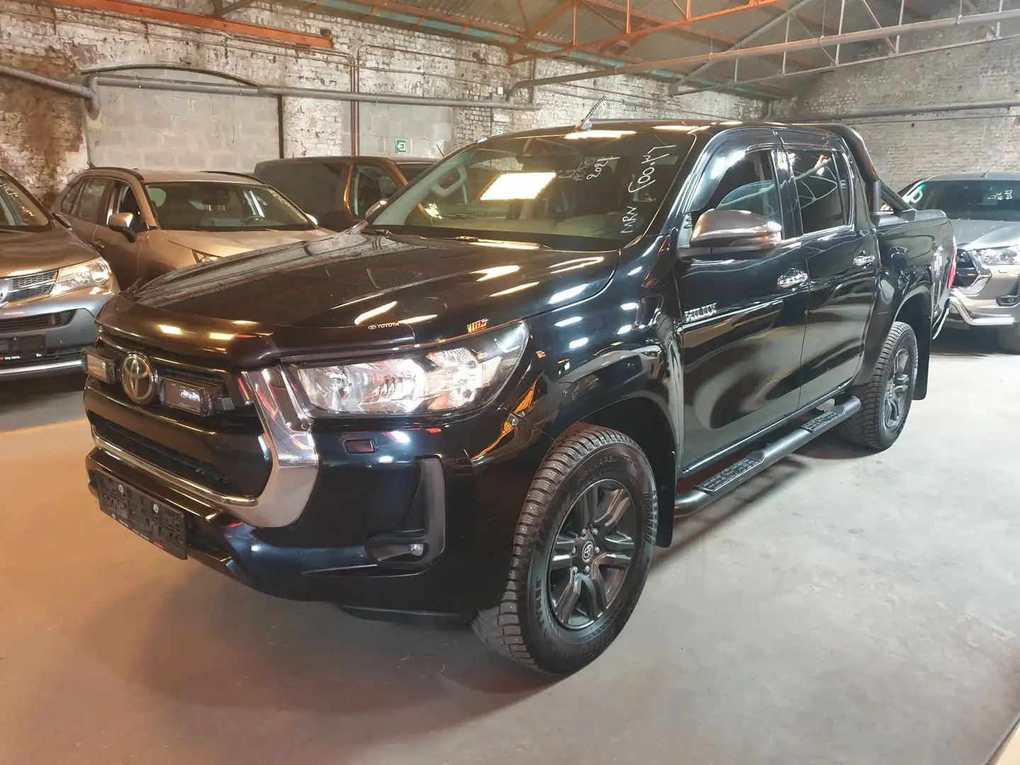 Toyota Hilux 2.8 D-4D 4WD Comfort Zwart - 1