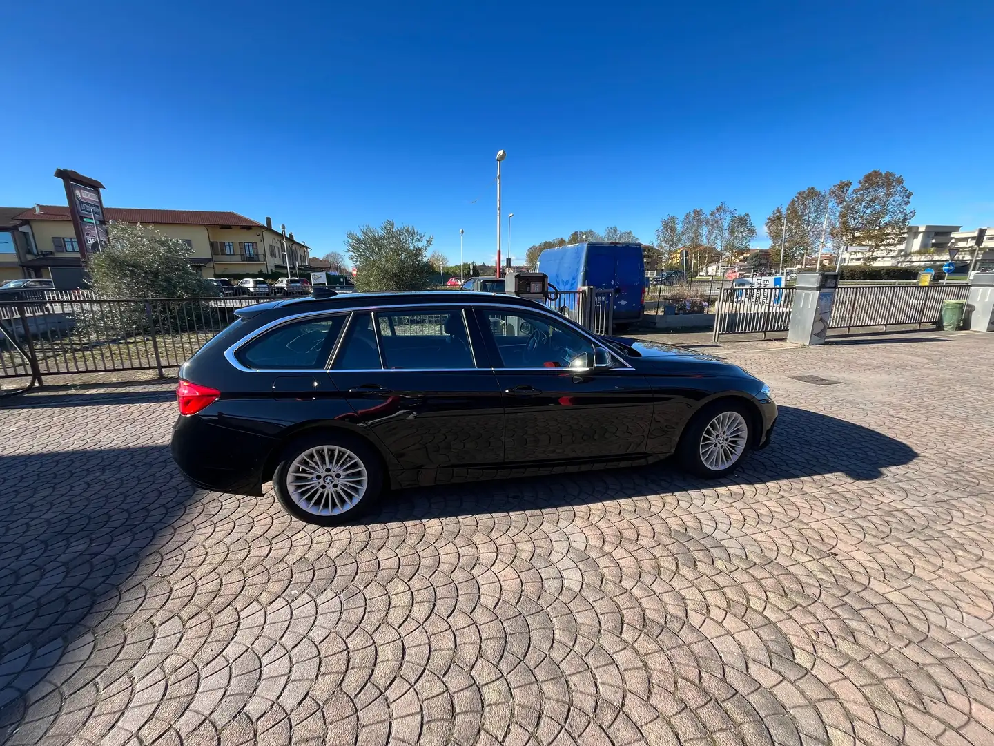 BMW 316 Serie+3+F31+2015+Touring316d+Touring+Luxury+auto Negru - 1