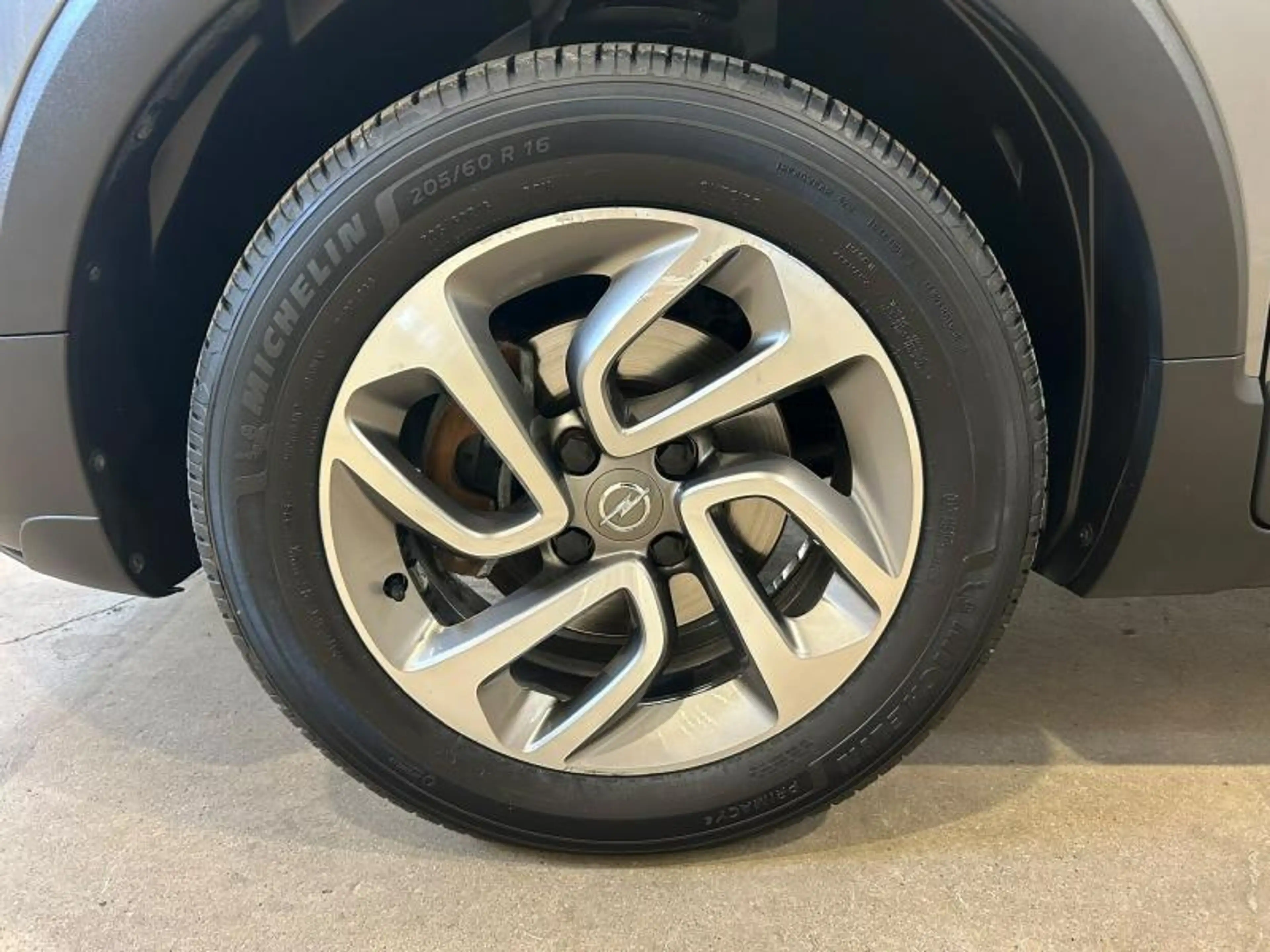 Opel Crossland X — photo 12