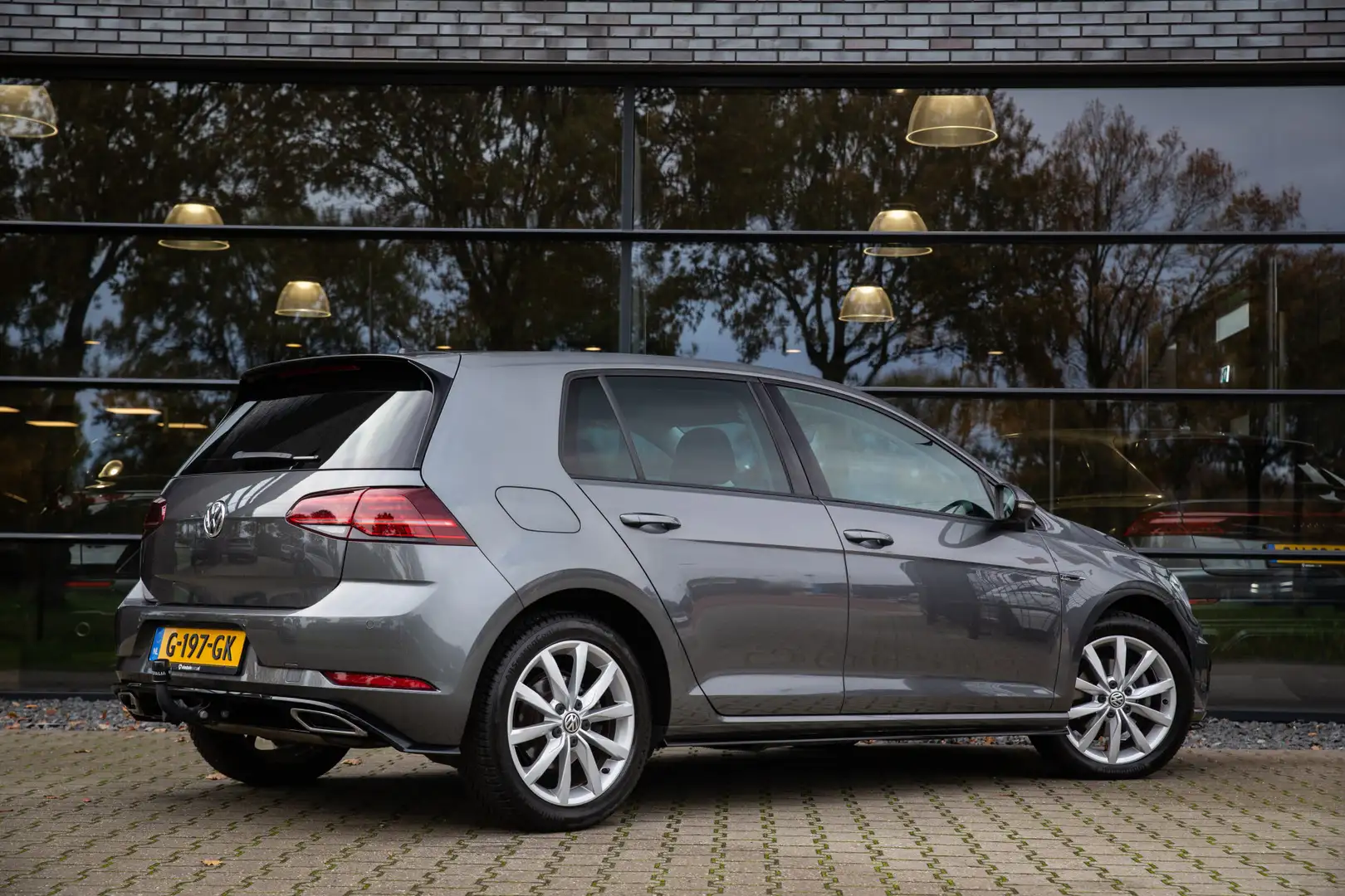 Volkswagen Golf 1.5 TSI Highline Business R , Trekhaak, Carplay, Grijs - 2