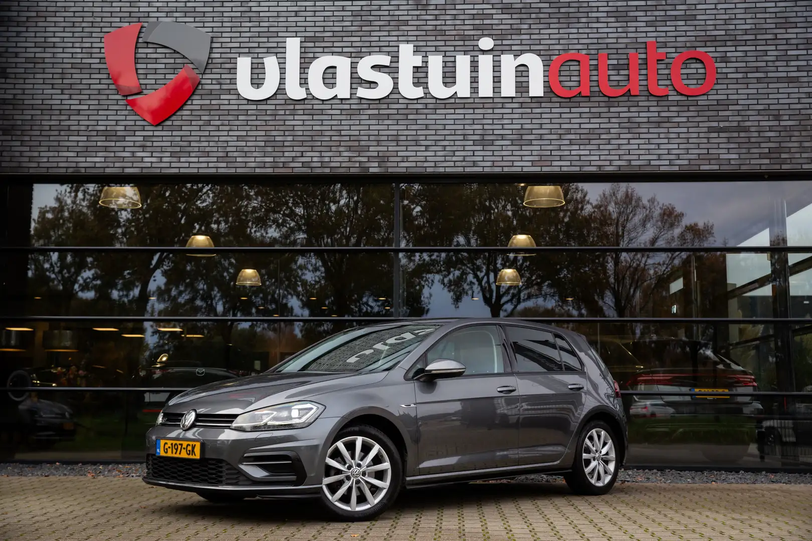Volkswagen Golf 1.5 TSI Highline Business R , Trekhaak, Carplay, Grijs - 1
