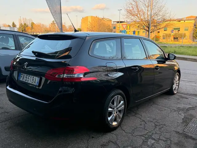 Peugeot 308 view 5