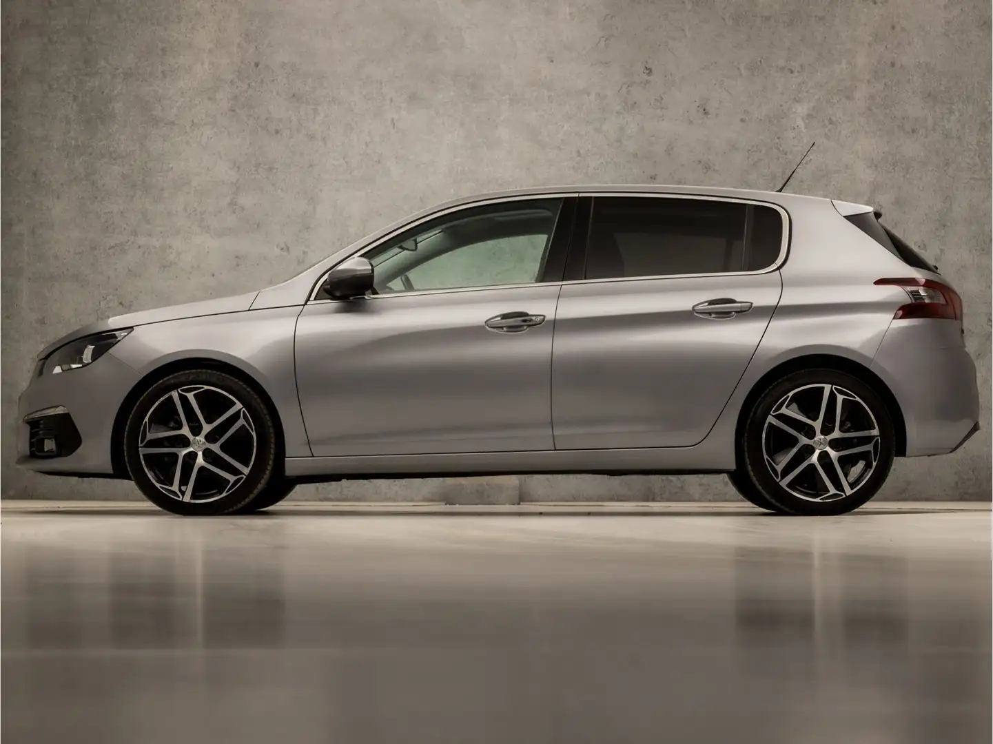 Peugeot 308 1.2 PureTech Sport Automaat (PANORAMADAK, APPLE CA Grijs - 2
