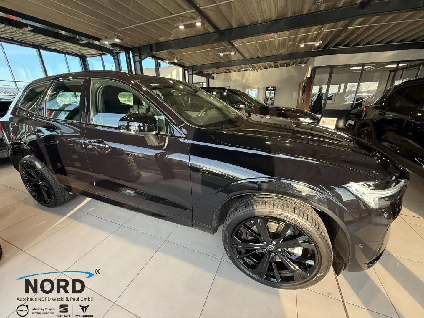 Volvo XC60 Ultra Black Edition AWD Schwarz - 2