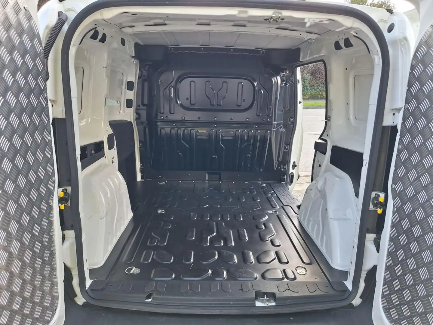 Fiat Doblo Doblò 1.6 MJT 105CV PC-TN Cargo  SX   N°EW641 Blanco - 2