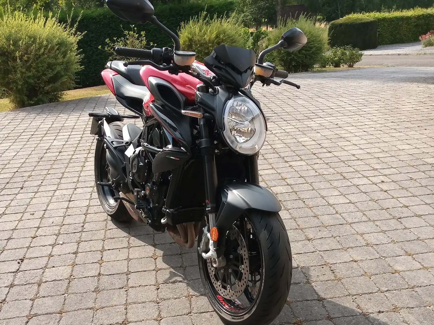 MV Agusta Brutale 800 Червоний - 2