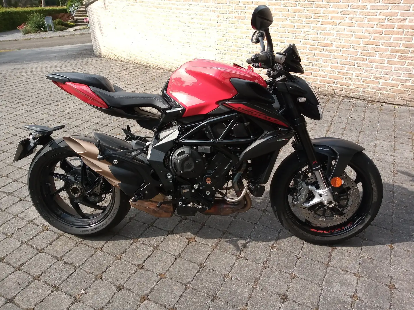 MV Agusta Brutale 800 Червоний - 1