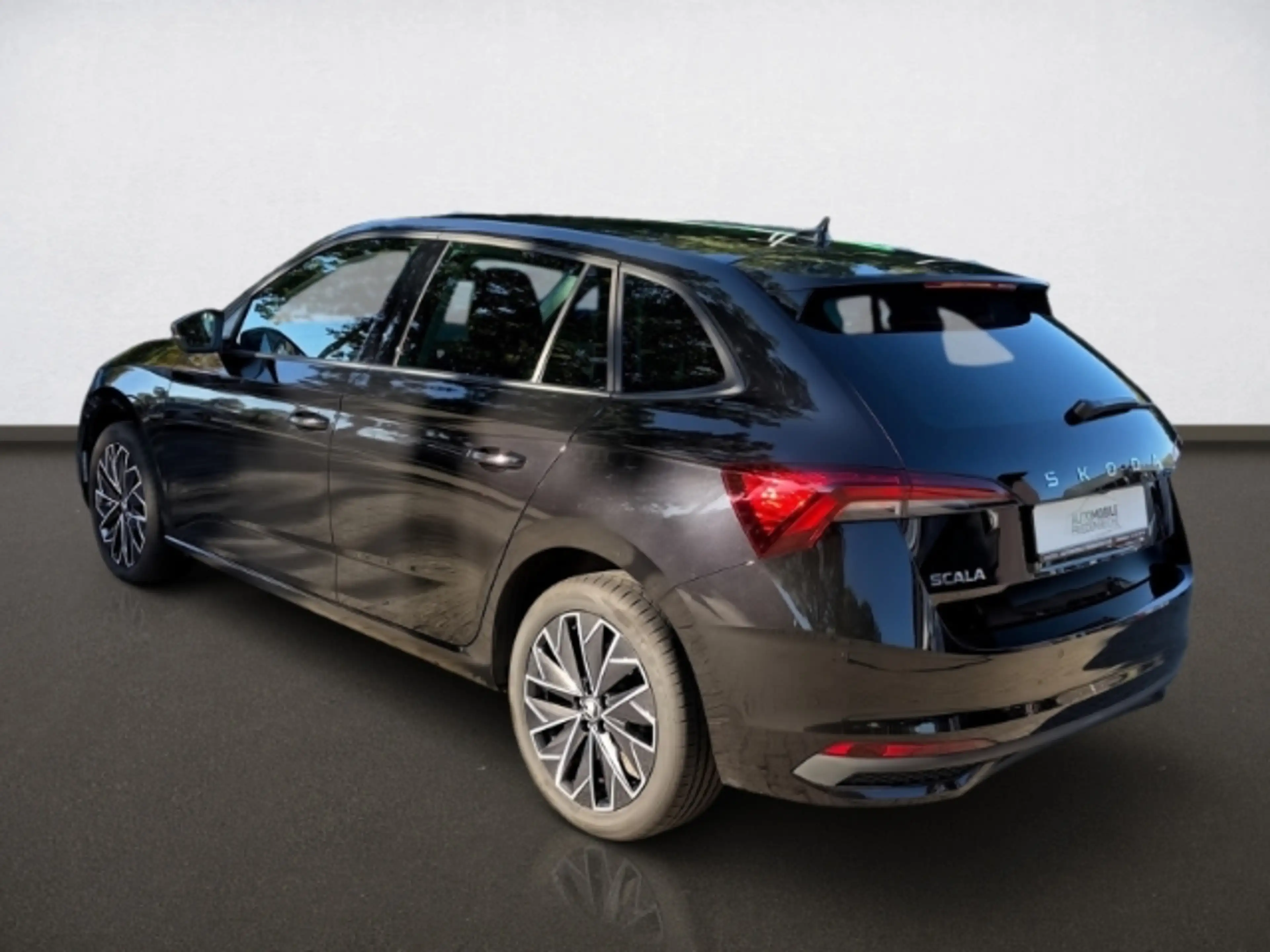 Skoda Scala Tour 1.0 TSI 85KW Kamera PDC Sitzh. Assist. — photo 5