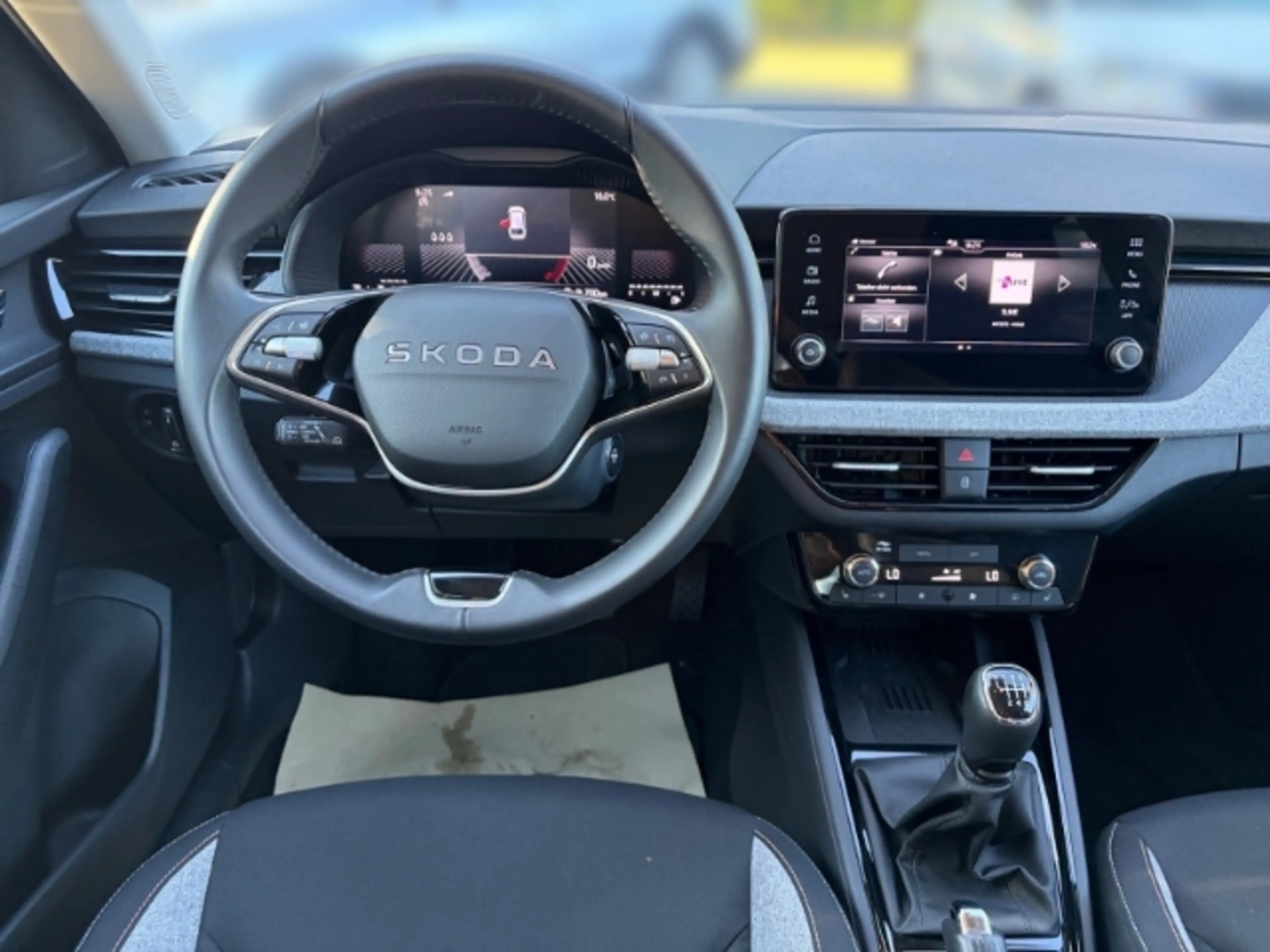 Skoda Scala Tour 1.0 TSI 85KW Kamera PDC Sitzh. Assist. — photo 11