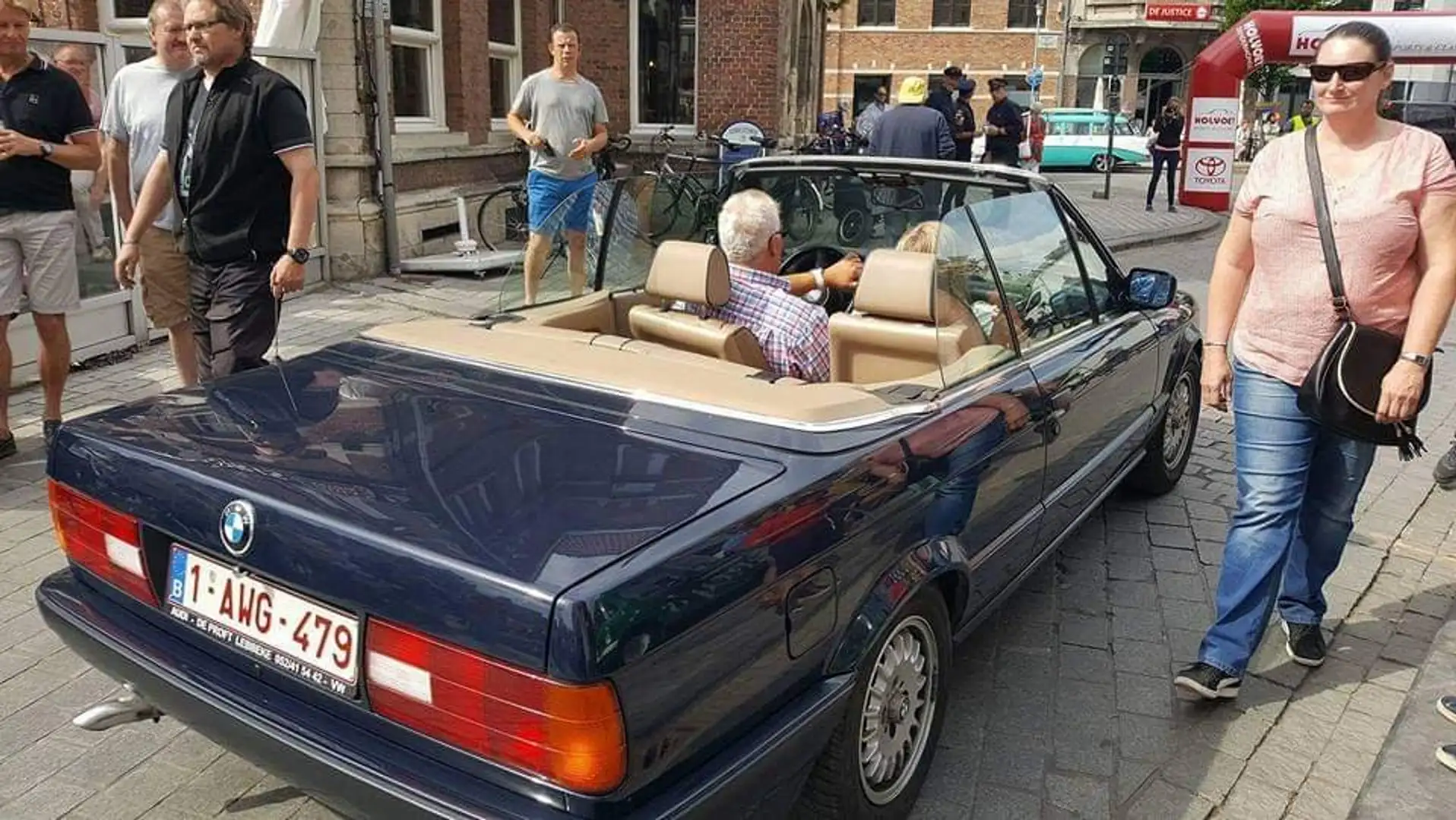 BMW 318 318i Bleu - 1
