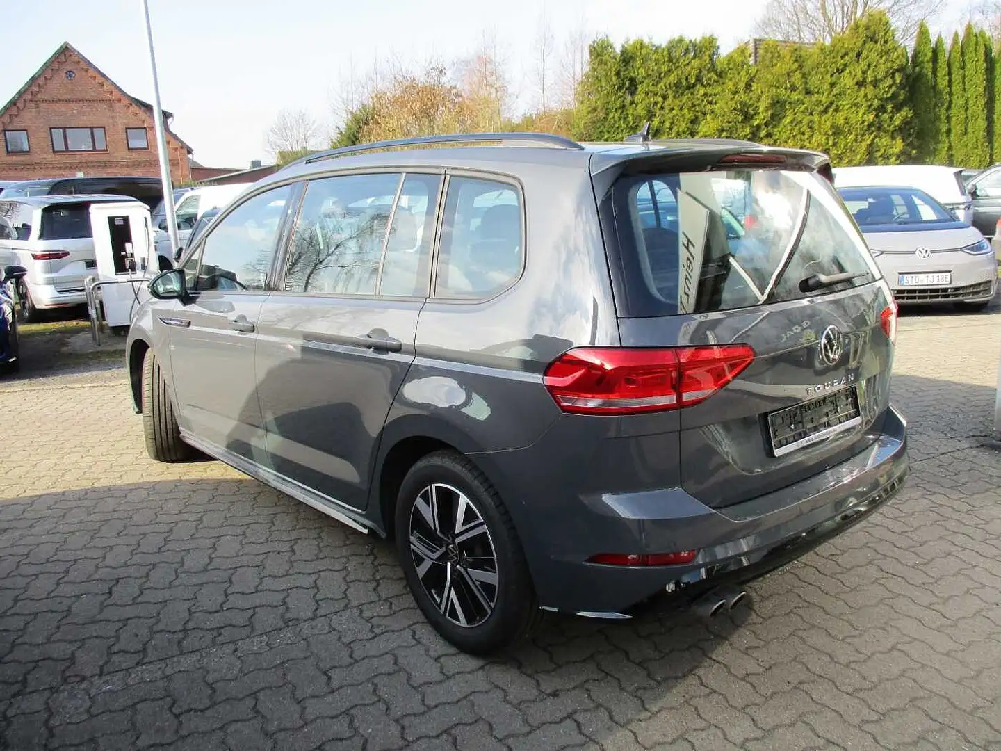 Volkswagen Touran Diesel 2.0 TDI SCR DSG Highline Grijs - 2