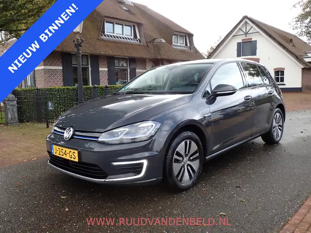 Volkswagen e-Golf E-DITION 89%SOH // WARMTEPOMP !! CARPLAY / ACC / N