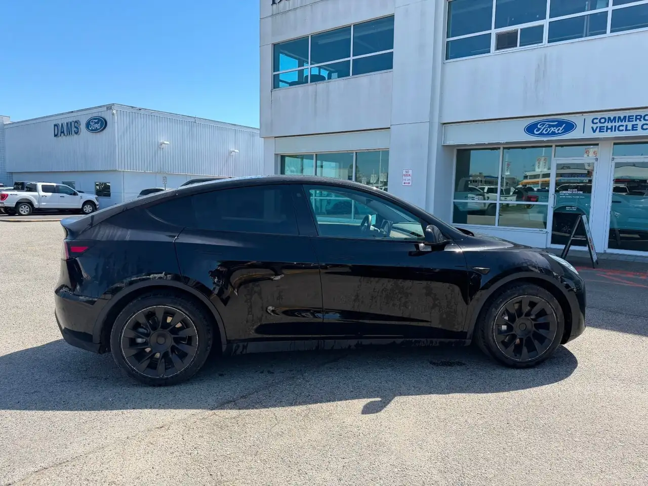 Tesla Model Y снимка Tesla Model Y