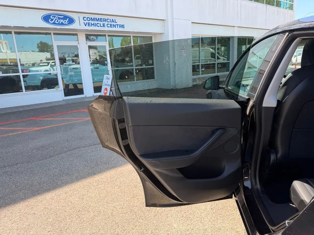 Tesla Model Y снимка Tesla Model Y