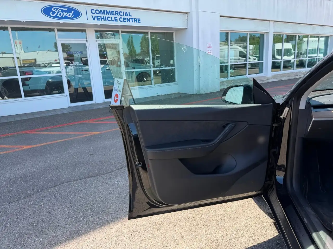 Tesla Model Y снимка Tesla Model Y